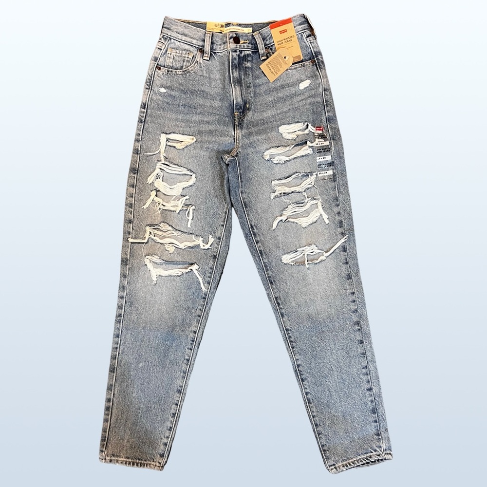 NWT Levi’s® High Waisted Mom Jeans in Light Wash, Size Women’s 25